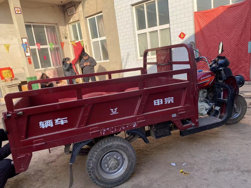 宗申摩托车，水冷循环，电喷打火，跑了2000公里，9999元出售，包过户（第 2 张）