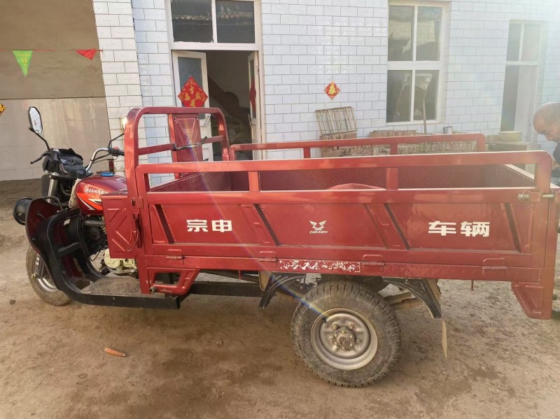 宗申摩托车，水冷循环，电喷打火，跑了2000公里，9999元出售，包过户（第 4 张）