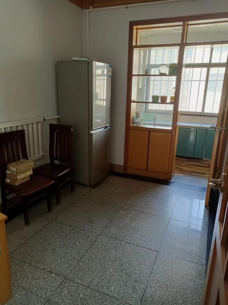 出售：永年区药材公司家属楼六单元五楼东户，实验双学区，领包入住，带小房，地理位置（第 5 张）