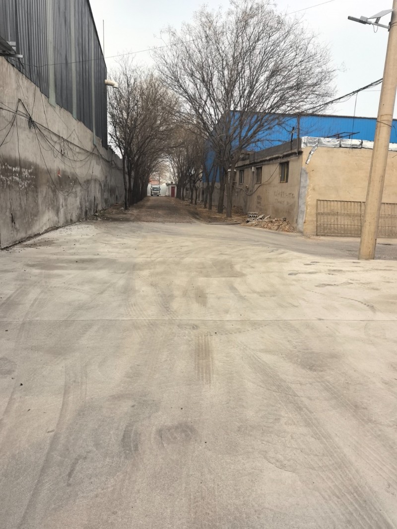铁西健康大街西头，路南。400平，厂房出租，水电齐全，交通便利。（第 4 张）