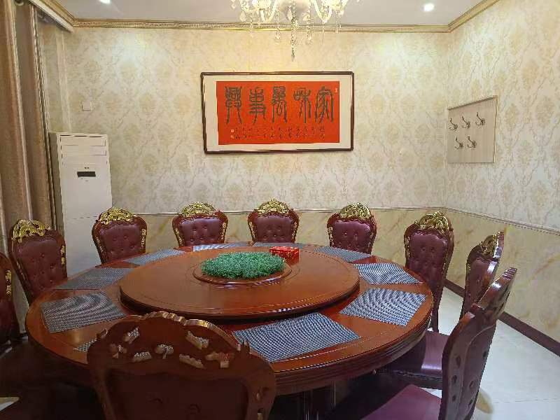 600多平中餐店整体转让，位置在永年高速路口，因其他生意顾不过来，周边居民区密集（第 2 张）