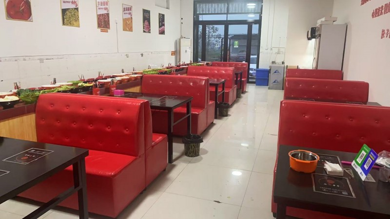 因工作繁忙无法照顾营业中旋转火锅店，特忍痛割爱整体转让，设备全新，冰箱空调展示柜（第 1 张）