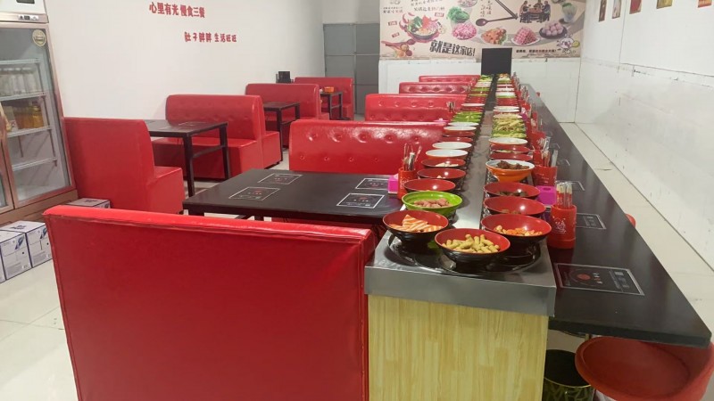 因工作繁忙无法照顾营业中旋转火锅店，特忍痛割爱整体转让，设备全新，冰箱空调展示柜（第 3 张）