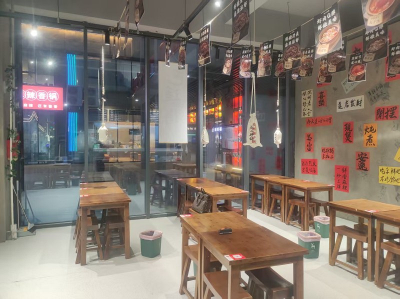 永年天骏商业街餐饮店 
『店铺面积』：100平米
『周边环境』：天骏商业步行（第 3 张）