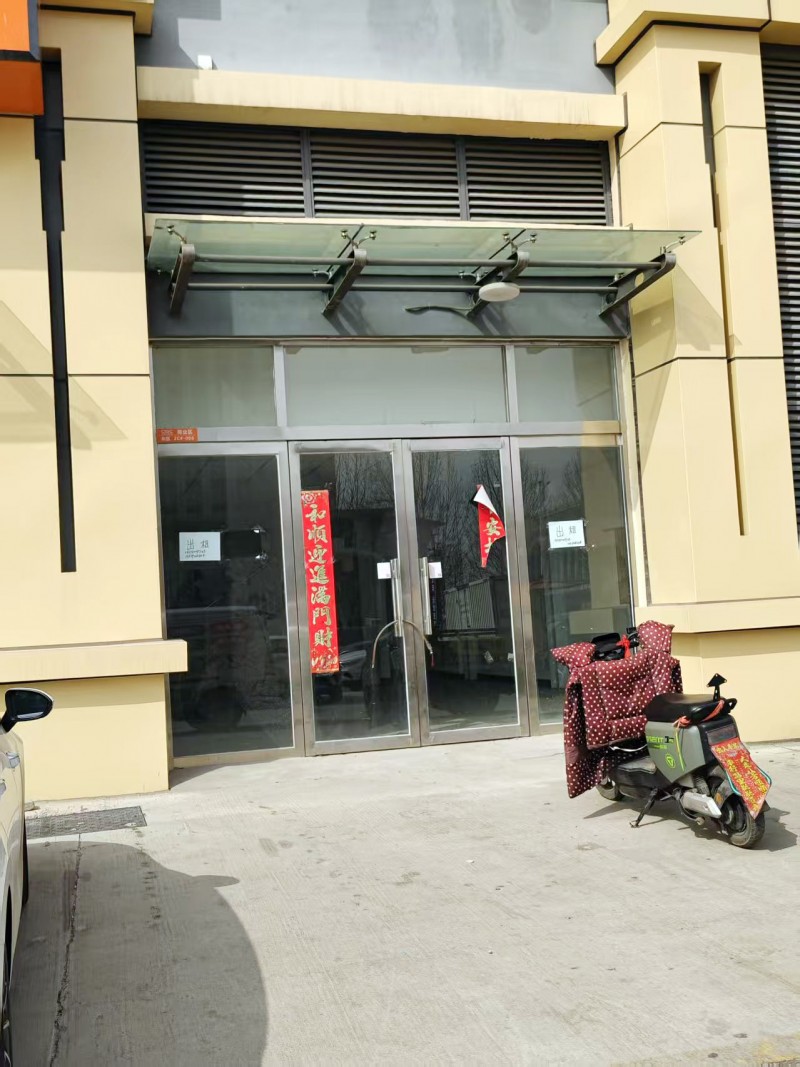 产业城东2C-6门市出租，
三层200平左右，有装修，水电齐全。有意者电话联系（第 1 张）