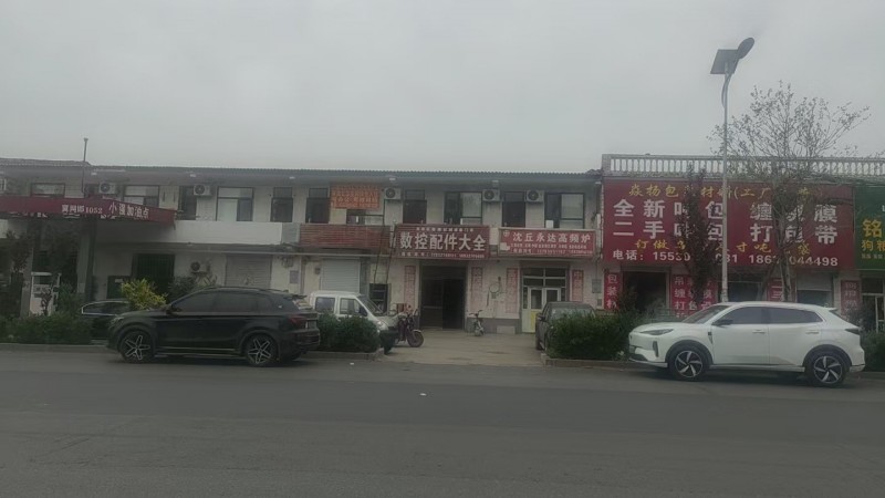 二环红绿灯东行500米，东滩头牌坊附近，二层三间门市出租（第 1 张）