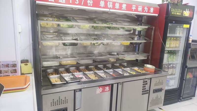 小吃店不做了，处理2米麻辣烫展示柜，1.8米的冷藏冷冻工作台，1.8工作平台，四（第 1 张）