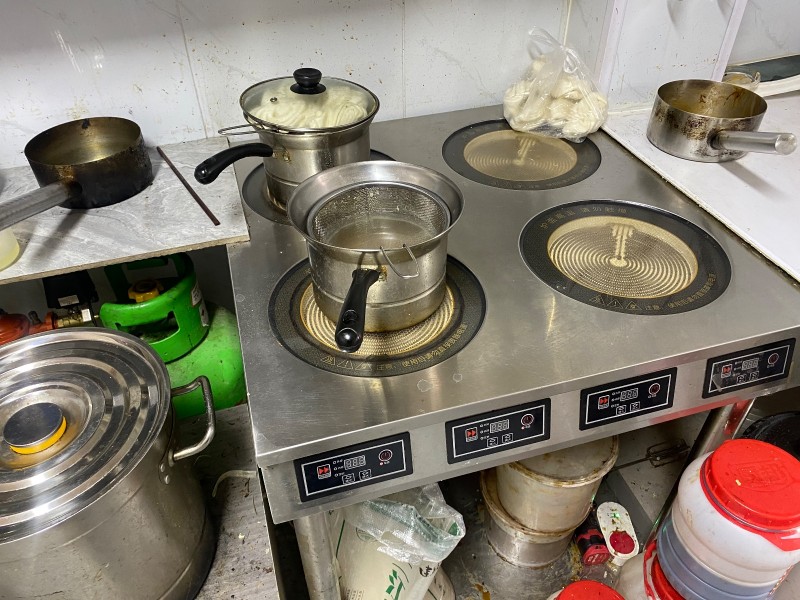小吃店不做了，处理2米麻辣烫展示柜，1.8米的冷藏冷冻工作台，1.8工作平台，四（第 2 张）