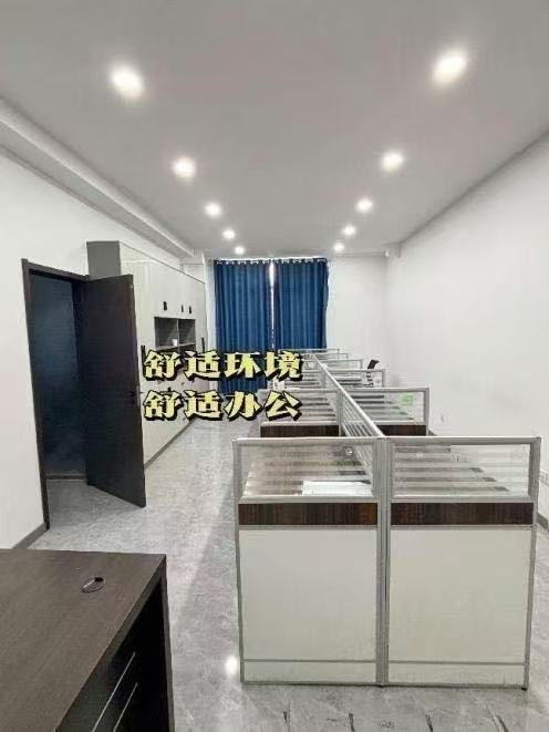 由于公司扩建，现转租位于居民楼里的办公室，办公室位于和鑫园三号楼4层，周边交通发（第 2 张）