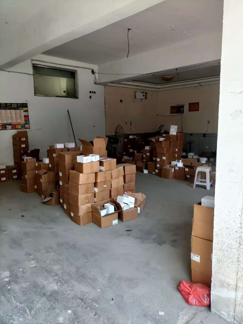 老商城门市三间楼上楼下，临街道地理位置优越交通便利价格面议（第 2 张）