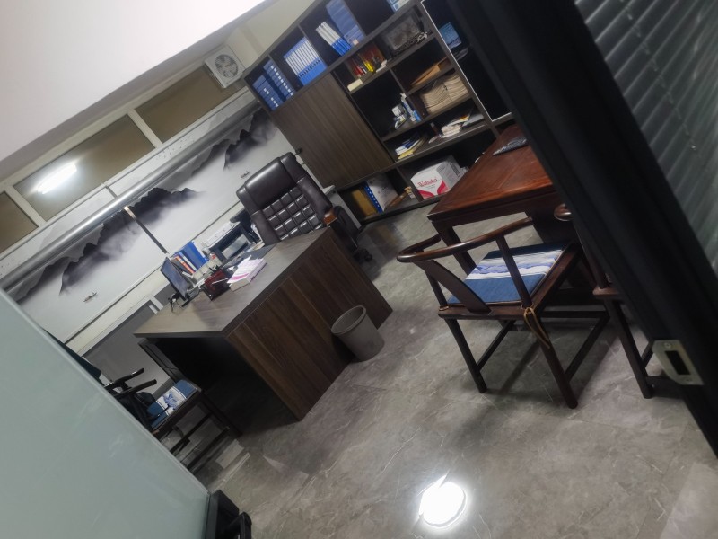 产业城拐角2间，4层层高，精装修，接收就能办公。价格便宜（第 1 张）
