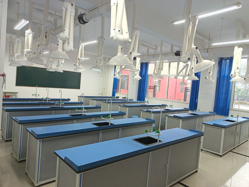 邯郸市永臻高级中学，新高一火热报名中
王磊老师  永臻高中五大优势
1.师资（第 3 张）