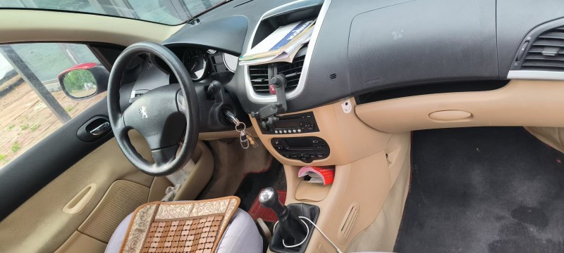 自用车，省油王，冷暖自动空调，6千元，保险到明年3月份儿。过户不过户都可以。此爱（第 8 张）