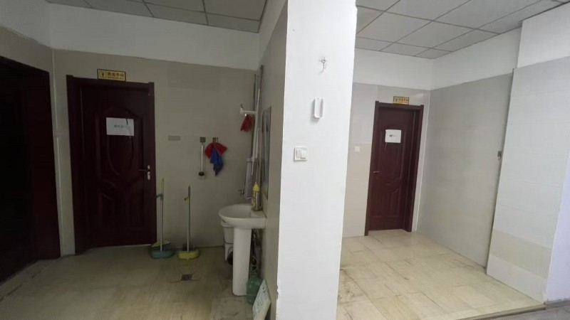 由于公司扩建，现转租当前办公室，办公室位于产业城东区22号楼3楼304室，面积2（第 1 张）