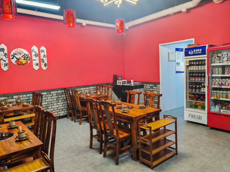 因个人原因急转！！！店铺精装修，上下三层，接受即可营业，最适合轻投资。有意向的可（第 2 张）