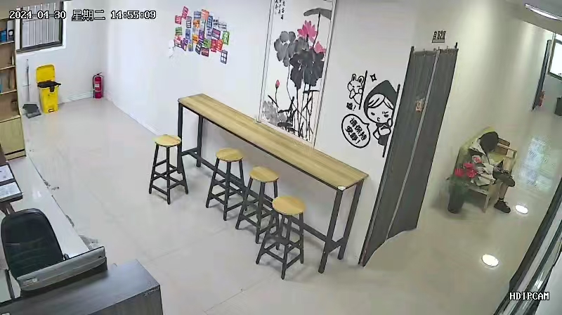 因本人无暇管理，现将营业中自习室出租转让，无转让费，接手即可经营，有意者联系
（第 3 张）