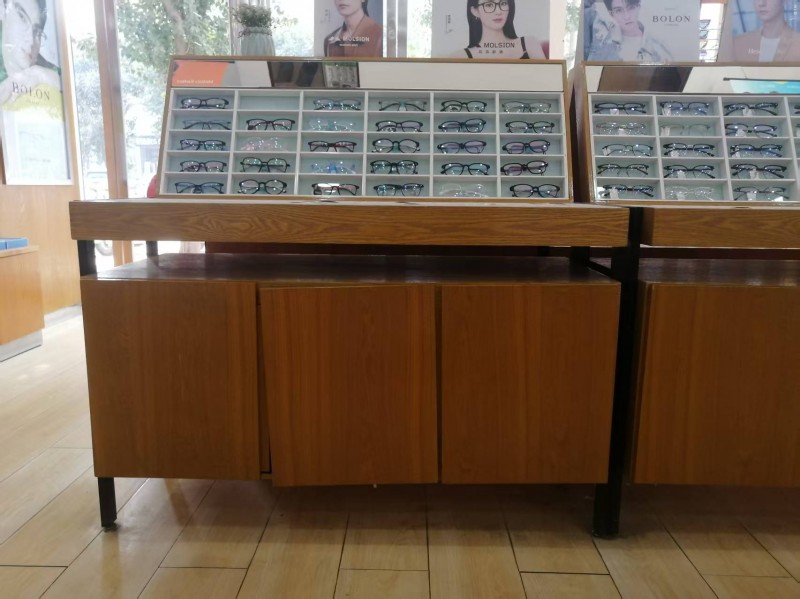 本店端午节后装修，有需要高低柜、收银台的联系（第 5 张）