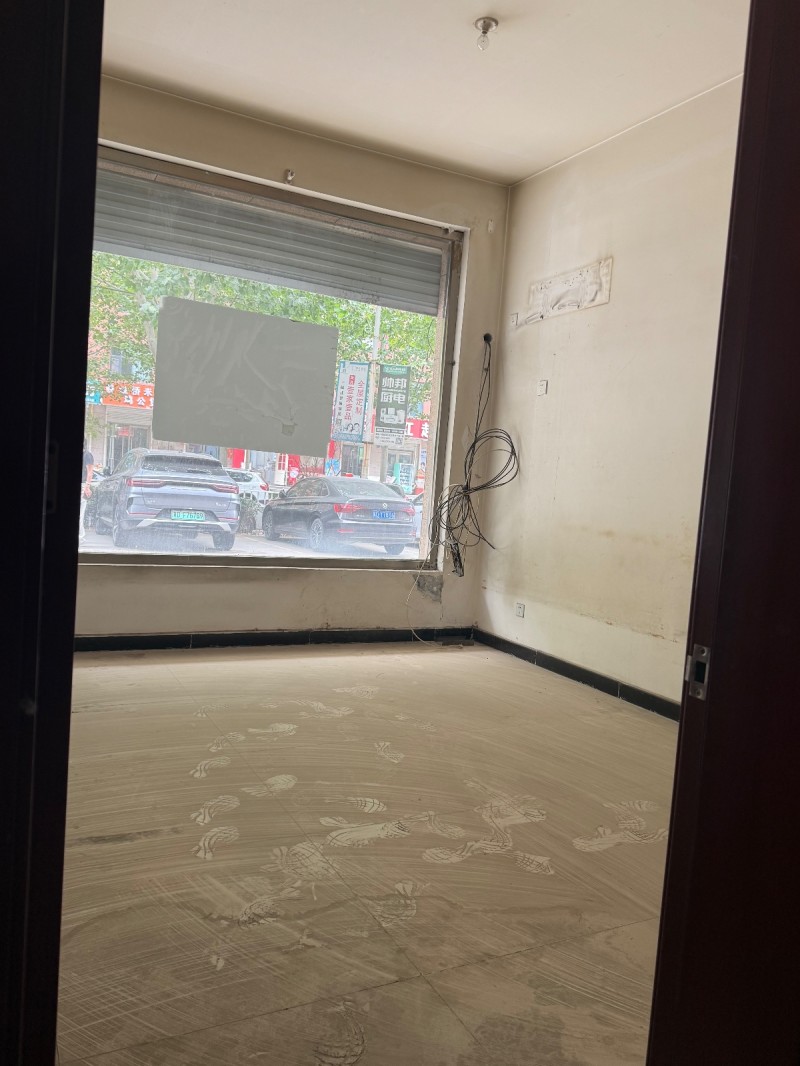 位置佳，紧临成熟高端小区，入住率高，附近有学校幼儿园等（第 3 张）