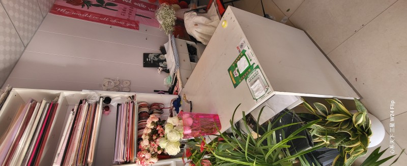 转让经营中的花店 广源街中原市场北门对面地理位置优越面积25平 接手就能干 可空（第 1 张）