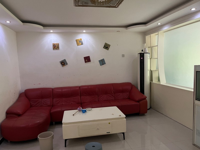 出租名关阳光新城小区3楼，二室一厅一卫，精装修，家具齐全，拎包入住，有意详谈。（第 2 张）
