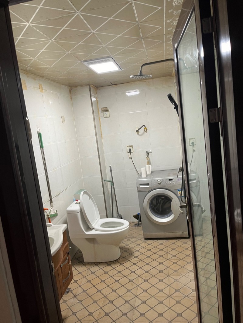 出租名关阳光新城小区3楼，二室一厅一卫，精装修，家具齐全，拎包入住，有意详谈。（第 5 张）
