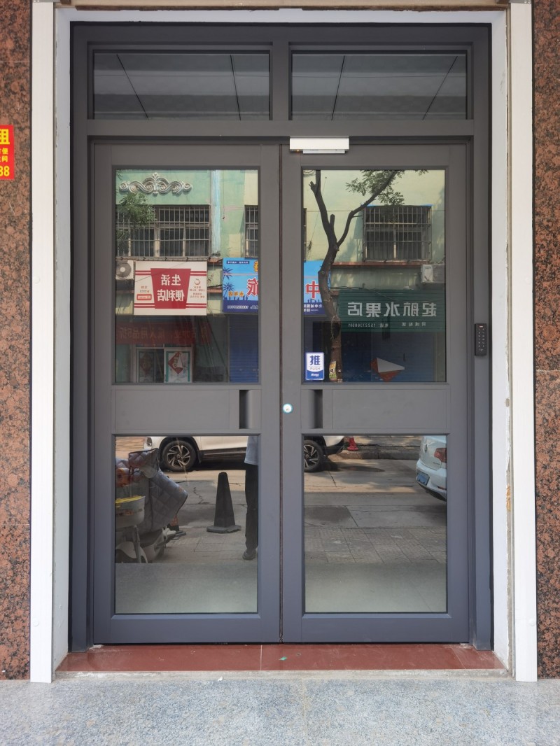 单间出租（首次出租），交通便利，紧挨实验中学和新中医院，停车方便，家具家电齐全，（第 1 张）