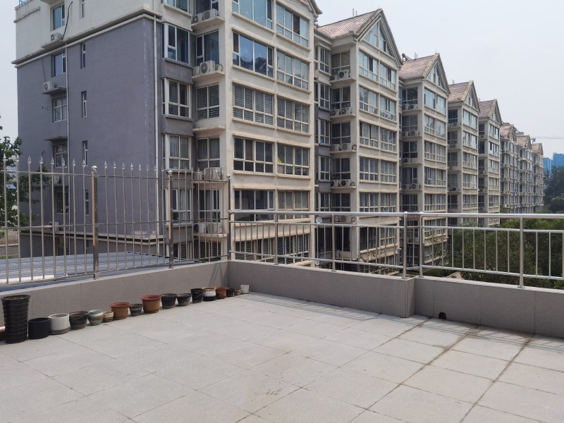 单间出租（首次出租），交通便利，紧挨实验中学和新中医院，停车方便，家具家电齐全，（第 8 张）