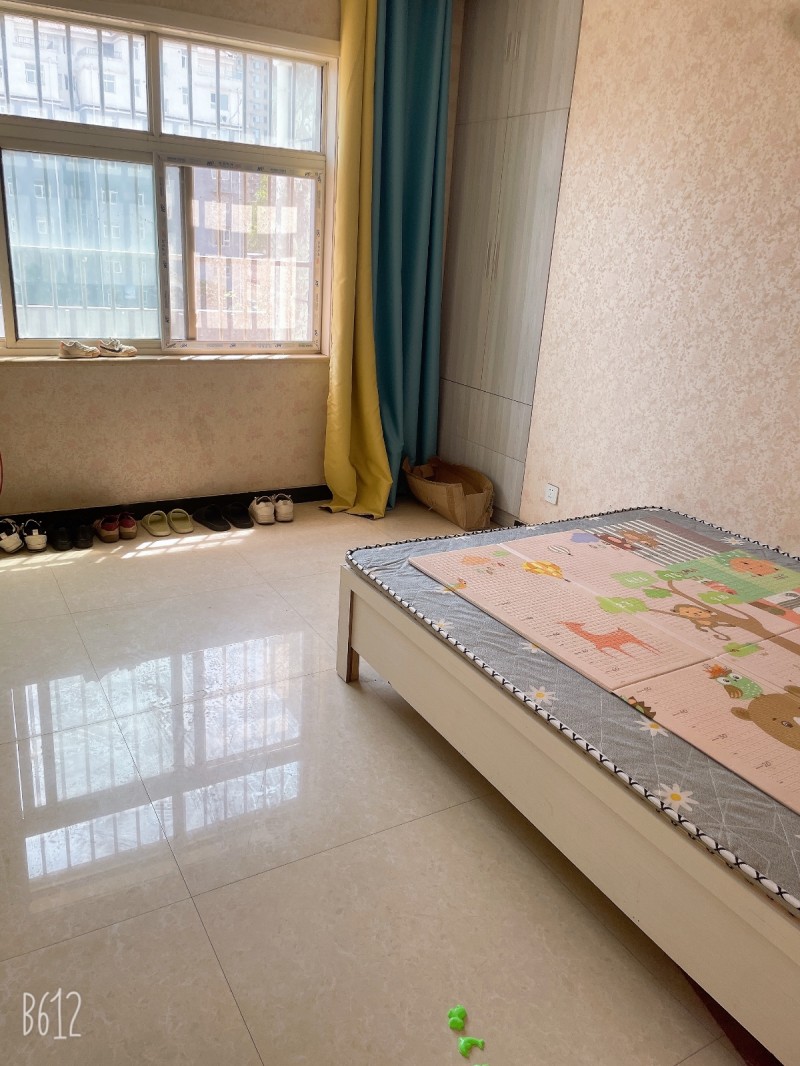 出租自建房三楼无电梯两室一厅一卫一厨月1000押一付一年12000楼下有小院可以（第 4 张）