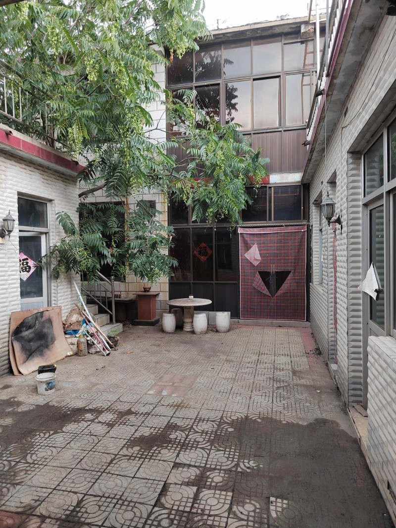 喜欢住小院子的朋友看过来，入住之前会按照你的习惯进行简装。出租房屋：虎威街西头，（第 3 张）