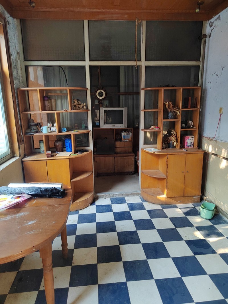 喜欢住小院子的朋友看过来，入住之前会按照你的习惯进行简装。出租房屋：虎威街西头，（第 8 张）