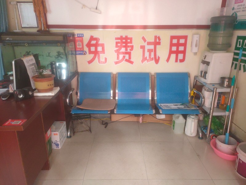 出租太极广场门市一门一窗两小间，大约20平方，目前营业状态，整转空转均可，也可以（第 2 张）