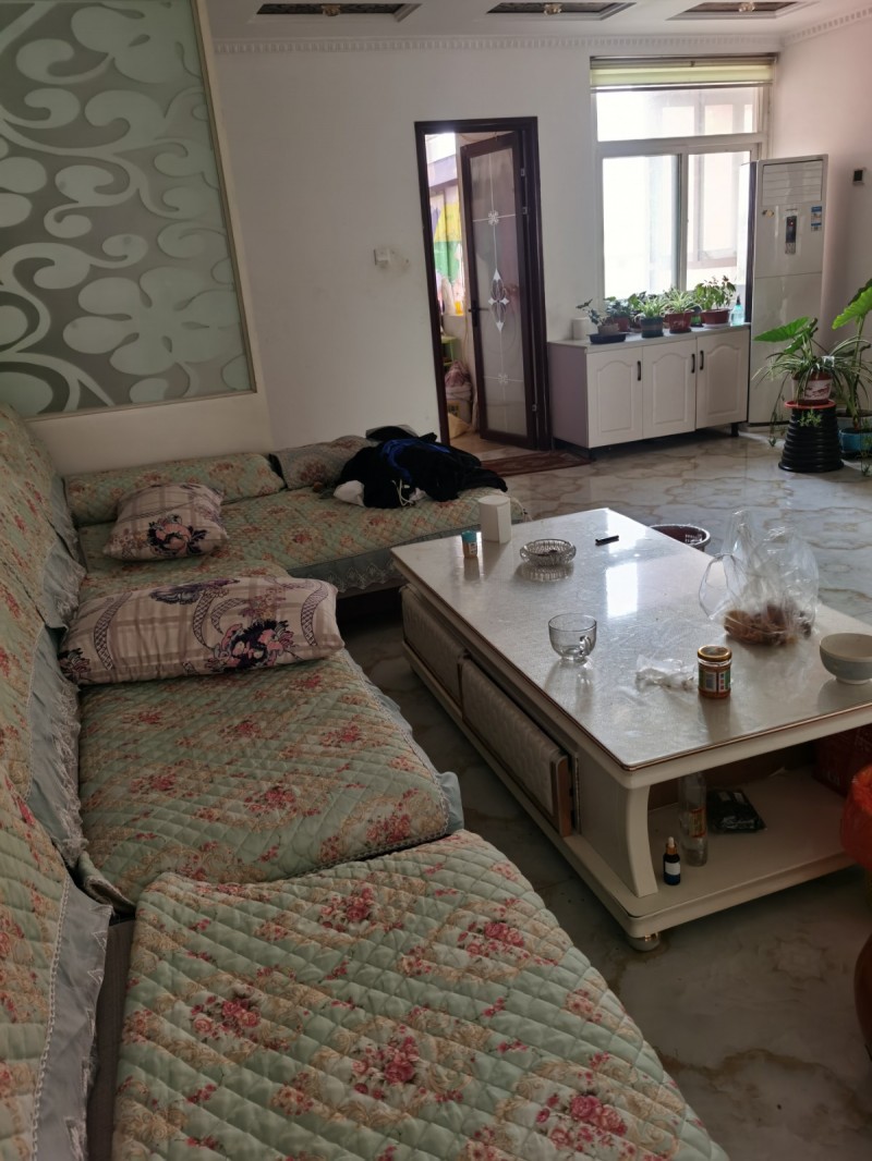 120平步梯三层，南北通透三室两厅两卫精装修带家具家电，带地下室。领包入住。全明（第 3 张）