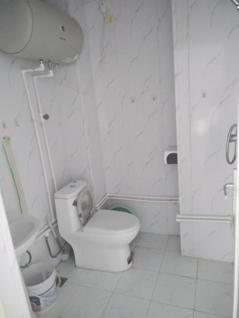 本人在华景苑小区有一房屋现对外出租，
房屋面积120平，两室两厅一卫，
家具（第 4 张）