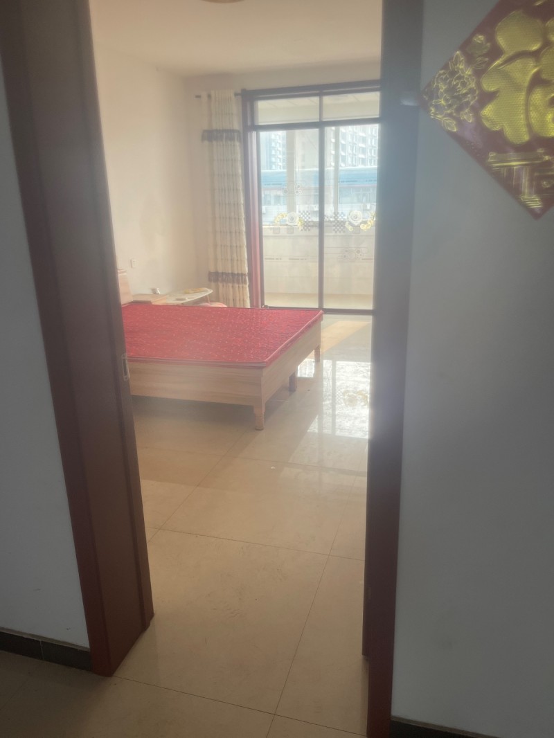 第一实验学区房，三室两厅两卫，家电齐全（第 2 张）