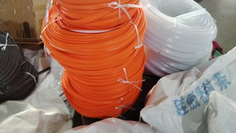 绿优橡塑制品有限公
光伏防水胶条、油箱垫带、丁清晴油胶条
海绵圆条、浴室阻水（第 3 张）