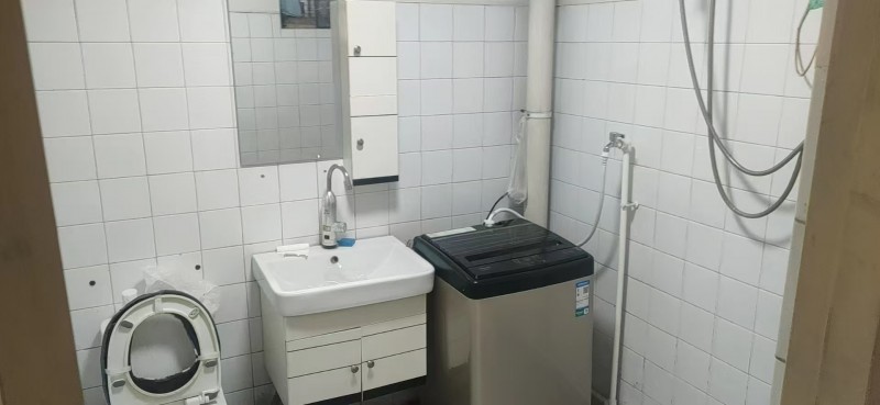 出租：二实附近学区房，城建小区西单元402，步行梯4楼，共5层，面积100平方，（第 4 张）