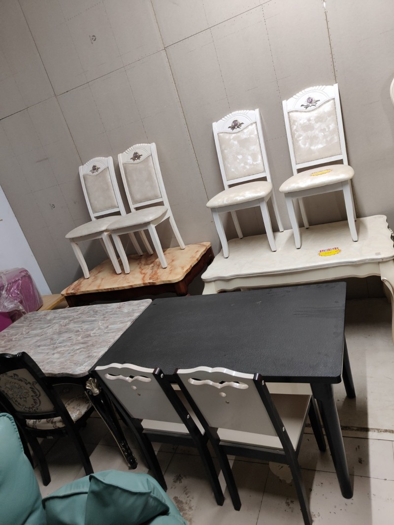 各种茶几电视柜餐桌等家具特价处理，地址在导航永年永兴家具批发（第 1 张）