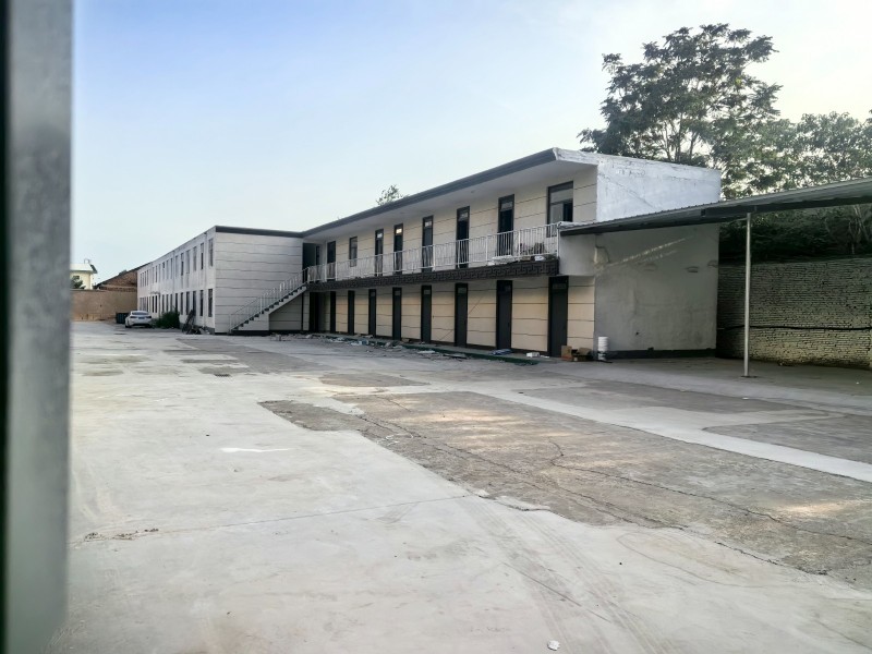 出租厂房：面积1500平。车间内有两个行吊，一个5吨，一个20吨。价格市场最优惠（第 4 张）