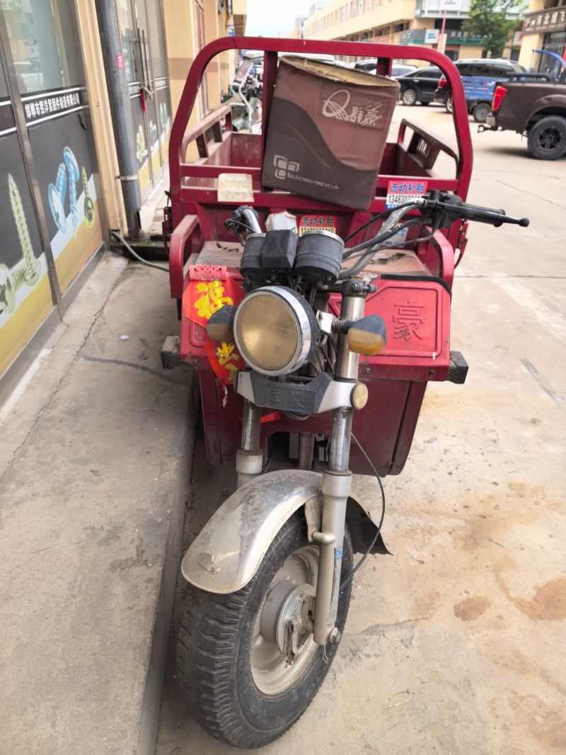 三轮助力燃油车，七成新，个人一手车，高低挡，不用上牌照，能拉1.5吨，非诚勿扰（第 2 张）