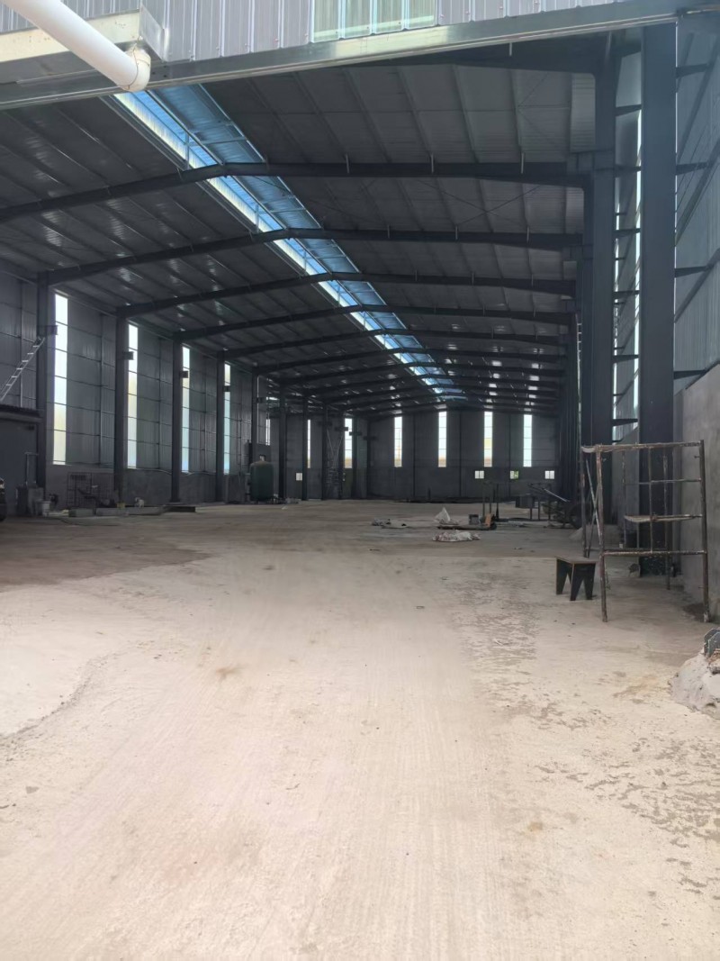 沙河市东环龙星街有一标准化厂房2600平出租，交通便利近邻路边可进半挂，有航吊，（第 2 张）