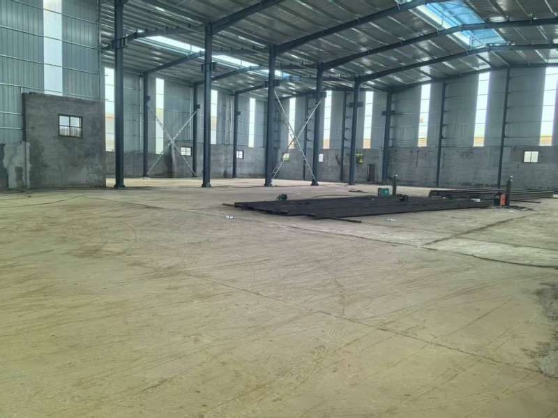 沙河市东环龙星街有一标准化厂房2600平出租，交通便利近邻路边可进半挂，有航吊，（第 3 张）