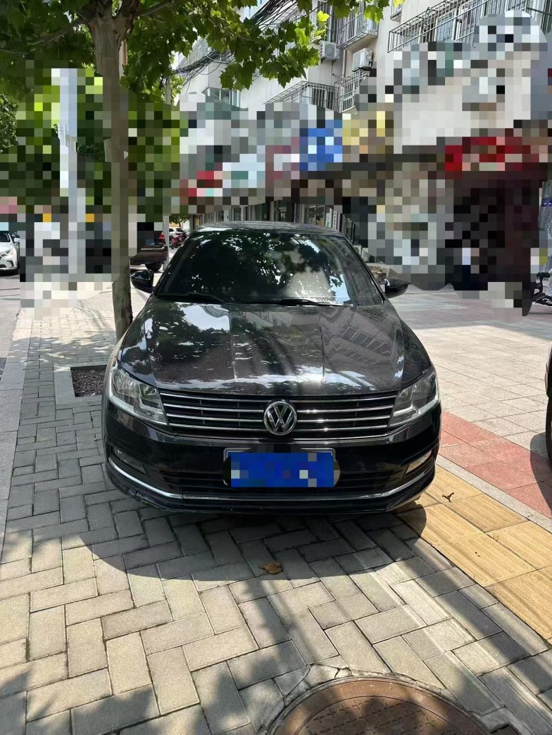个人一手私家车出售：2015款大众朗逸，手动中配，原车真皮座椅，两把遥控钥匙。外（第 1 张）