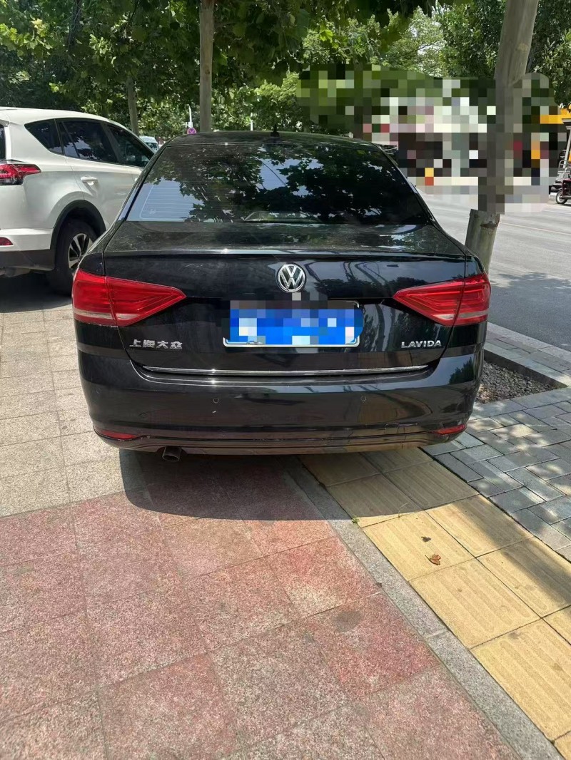 个人一手私家车出售：2015款大众朗逸，手动中配，原车真皮座椅，两把遥控钥匙。外（第 3 张）