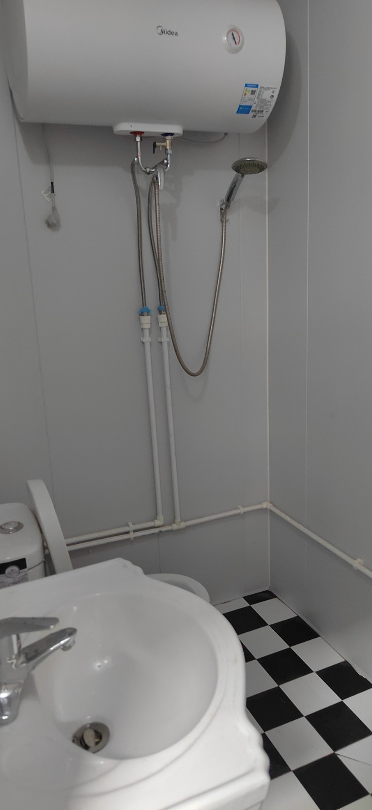 出租建安街中段路北独院1楼，1室1厨1卫，有床衣柜空调热水器，拎包入住，适合女士（第 2 张）