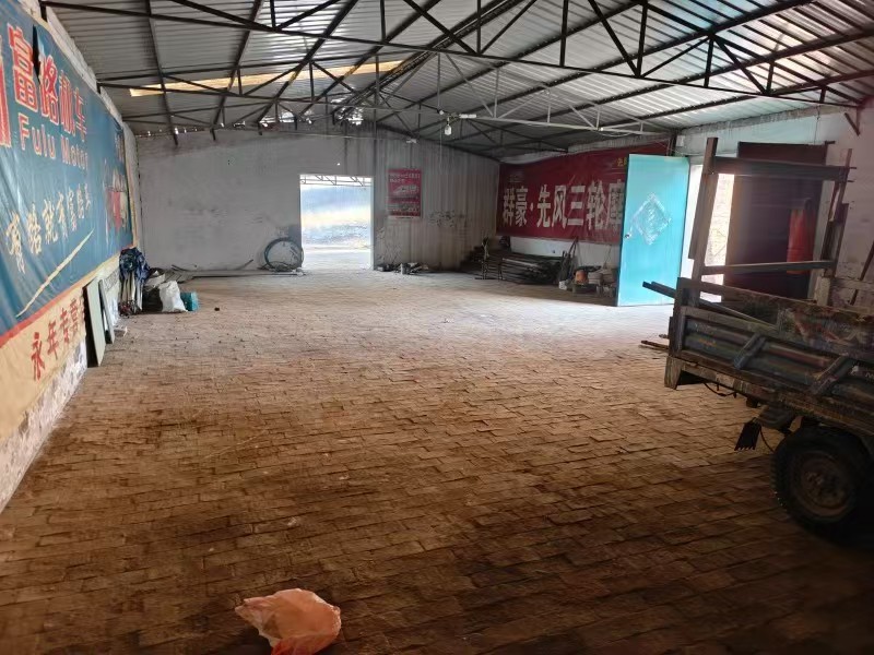 名关铁西富华小区对面，仓库出租，330平，水电齐全。（第 2 张）