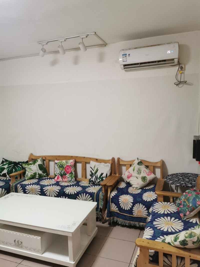 自家房子出租：一实学校附近，三室两厅一卫，家具家电齐全，拎包入住，临近学校医院天（第 1 张）