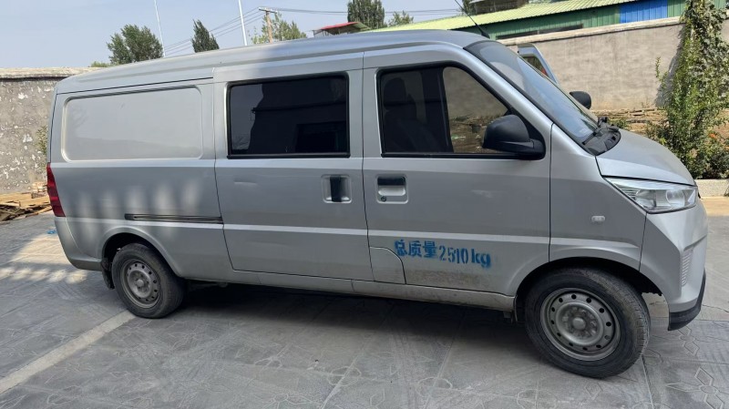 出售五菱5座EV50纯电动面包货车一辆，轻型封闭式货车，双排，有意联系。能进市区（第 1 张）