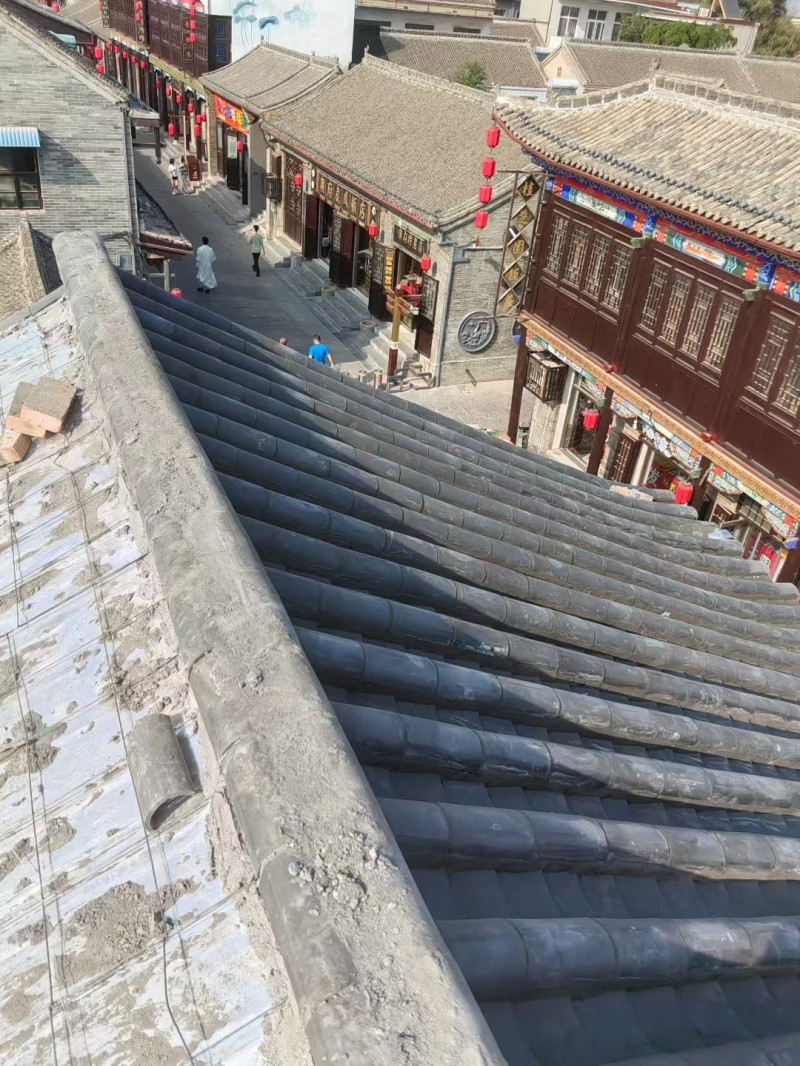 屋顶挂瓦施工队伍，专业施工队伍，承接平改坡，寺庙修建。（第 2 张）