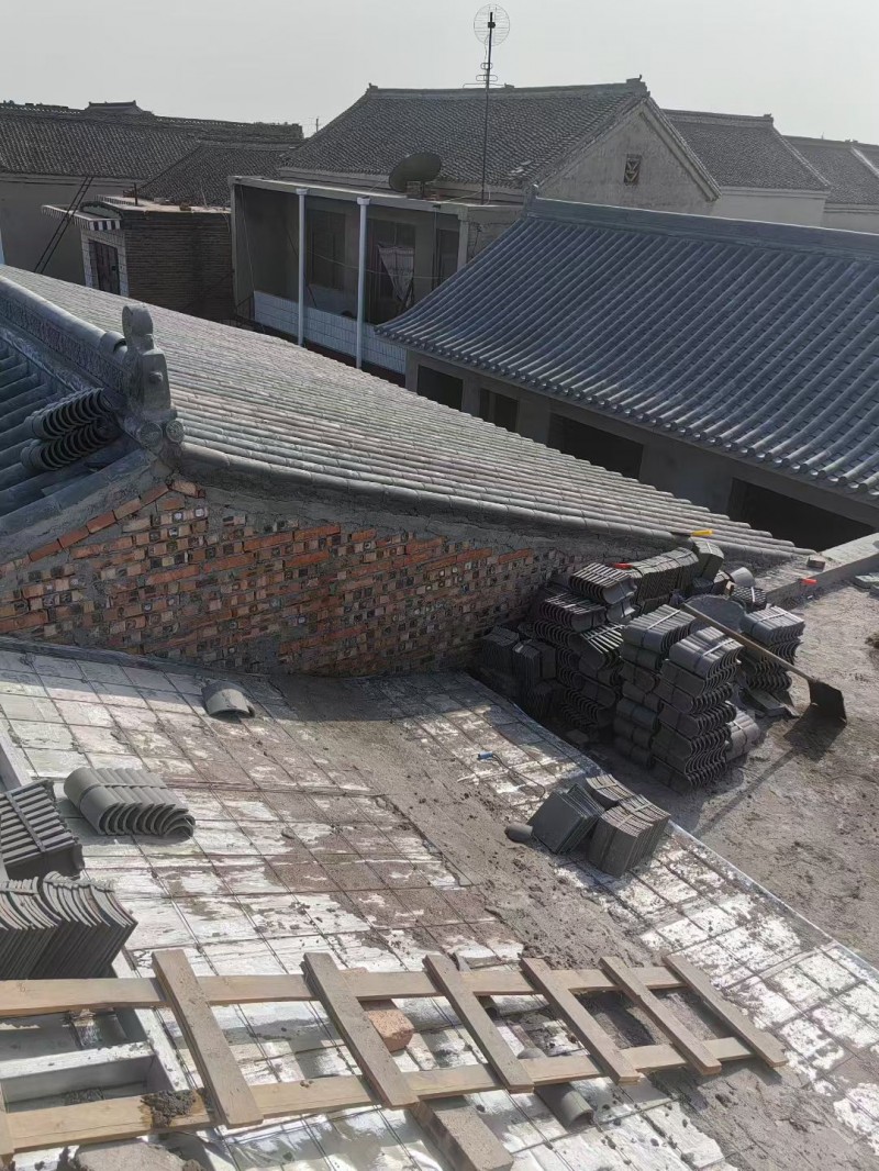 屋顶挂瓦施工队伍，专业施工队伍，承接平改坡，寺庙修建。（第 5 张）