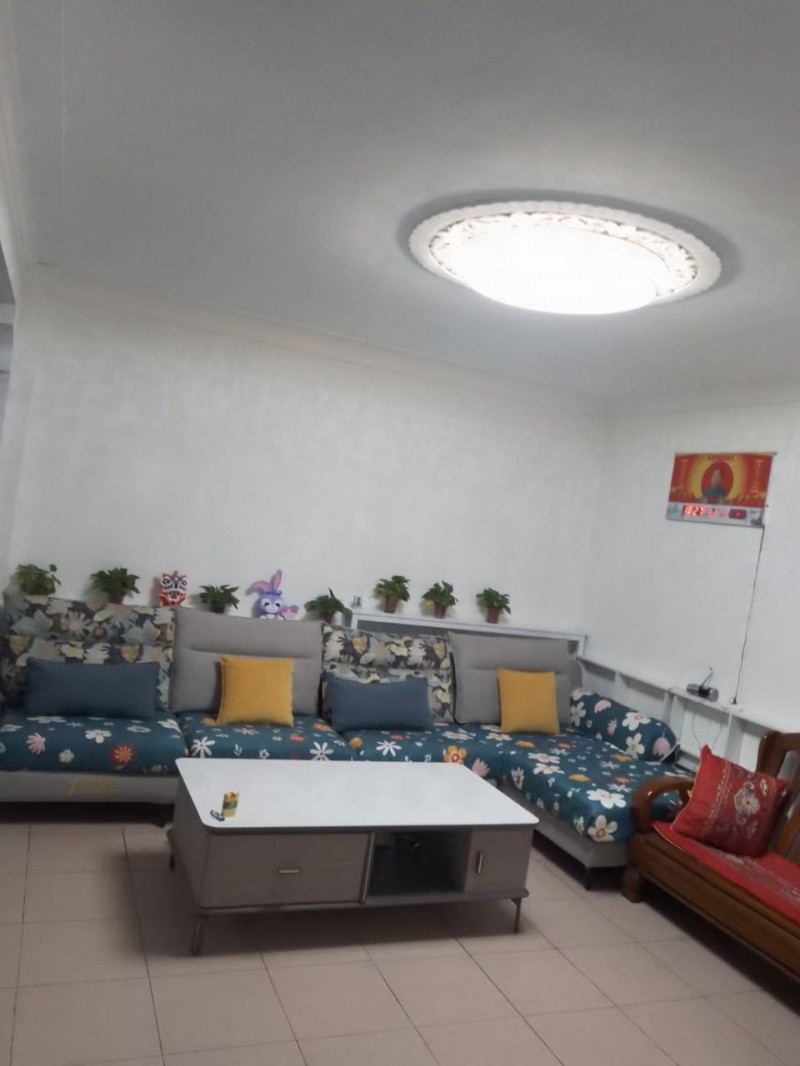 名关电建小区步梯四楼出租，三室两厅一卫，带地上小房一间，停车方便，没有物业费，一（第 1 张）